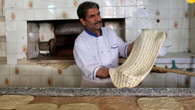 معاون اقتصادی استاندار تهران: افزایش قیمت نان در پایتخت، با در نظر گرفتن شرایط اتحادیه نانوایان انجام شده/ هیچ توجیهی برای نرخ‌های غیر مصوب وجود ندارد/ در مکانیسم جدید کنترل قیمت‌ها، نرخ در دستگاه‌های فروش تعریف شده و نانوا اجازه تغییر آن را ندارد