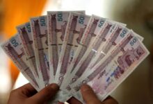 حسینی، نماینده مجلس: حذف ۴ صفر از پول ملی در کمیسیون اقتصادی تصویب شد/ پیشنهاد شده بود عنوان پول از «ریال» به «تومان» و واحد خُرد پولی به «قِران» تغییر کند، اما کمیسیون به اینکه نام پول ملی «ریال» باقی بماند، رای داد/ هر ریال جدید، معادل ۱۰ هزار ریال فعلی است