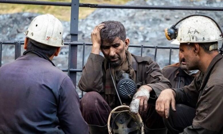 با تعطیلی چهارشنبه و پنجشنبهها و کاهش زمان فعالیت اقتصادی، با افزایش نسبی قیمت ها مواجه خواهیم شد/با تداوم تورم انگیزه کار پایین میآید/با درآمد بسیار پایین، بخش زیادی از جامعه ترجیح میدهند یا کار نکنند یا مهاجرت کنند / در بهترین حالت یک دهه طول میکشد که به شرایط عادی و مسیر رشد اقتصادی و توسعه برگردیم