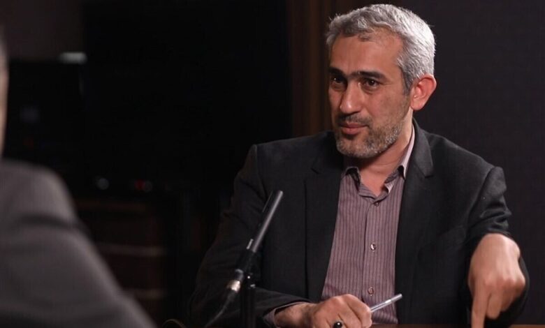 وزیر اقتصاد: اینکه بنگاههای ما الان دچار قطعی برق شدهاند، قطعی آب و گاز دارند و یا احیاناً ممکن است در ماههای آتی اتّفاقاتی مشابه اتّفاقات سال گذشته بیفتد، میتواند رکود اقتصادی ایجاد کند / اگر فضای ذهنی مردم به سمت فضای ترس و ناامیدی و نااطمینانی برود، ممکن است مردم پساندازهایشان را برای سرمایهگذاری نیاورند داخل کشور یا کمتر بیاورند؛ این خیلی خطرناک است