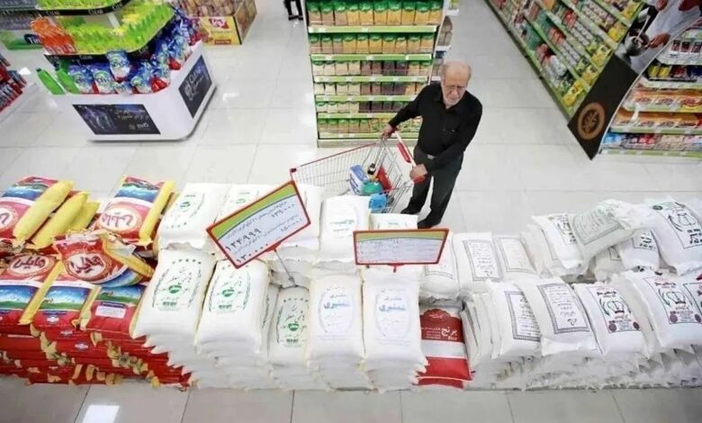 سخنگوی طرح کالابرگ: تمدید اجرای کالابرگ تا پایان شهریور ماه/ تاکنون ۱۷ میلیون و ۵۷ هزار و ۱۴۷ نفر سرپرست خانوار، با مانده صفر خرید کردهاند/ حذف یارانه دهکهای ۸ تا ۱۰ کمکی به تأمین منابع کالابرگ نمیکند/ آزمون وسع یارانه بگیران هر ۶ ماه یک بار برگزار میشود و افراد بین دهکهای درآمدی جابهجا میشوند