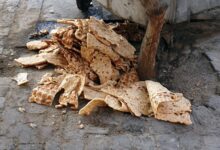 رییس اتاق اصناف تهران: نان خشک گران‌تر از نوع تازه آن به فروش می‌رسد، زیرا برخی نان یارانه‌ای را خشک کرده و دوباره عرضه می‌کنند/ پیشنهاد ما تک‌نرخی شدن نان در سراسر کشور است تا رانت موجود برطرف و یارانه به‌طور مستقیم به مردم پرداخت شود
