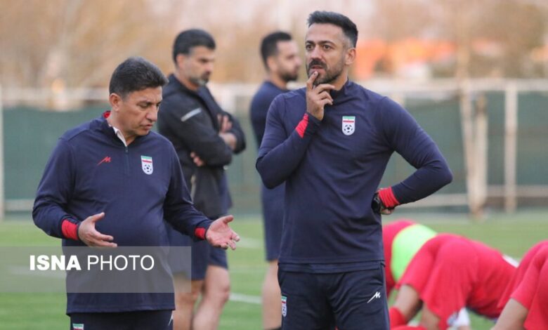 دستیار قلعهنویی فقط با کتابی زیر بغلش راه میرود!/ چه پیشرفتی کردهایم؟