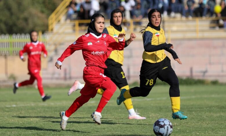 سومین باخت دختران پرسپولیس در لیگ/ صدر در قرق بم