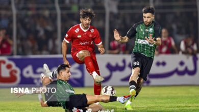 برتری پرسپولیس مقابل ذوب آهن در نیمه نخست/ عالیشاه مصدوم و تعوض شد