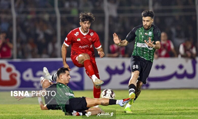 برتری پرسپولیس مقابل ذوب آهن در نیمه نخست/ عالیشاه مصدوم و تعوض شد
