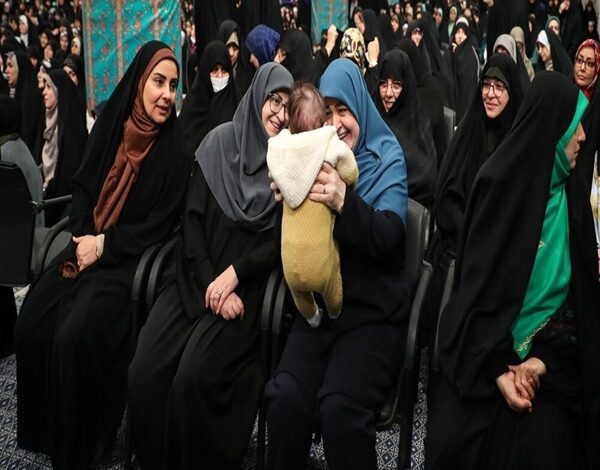 تصاویر: دیدار هزاران نفر از زنان و دختران با رهبر انقلاب
