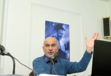 فرشاد مومنی در بیمارستان بستری شد / علت: آلودگی هوا