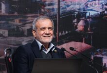 پزشکیان: وقتی نماینده بودم، راحت میگشتم و اعتراض میکردم، هزینه نداشت؛ در مجلس هم راحت قدم میزدم