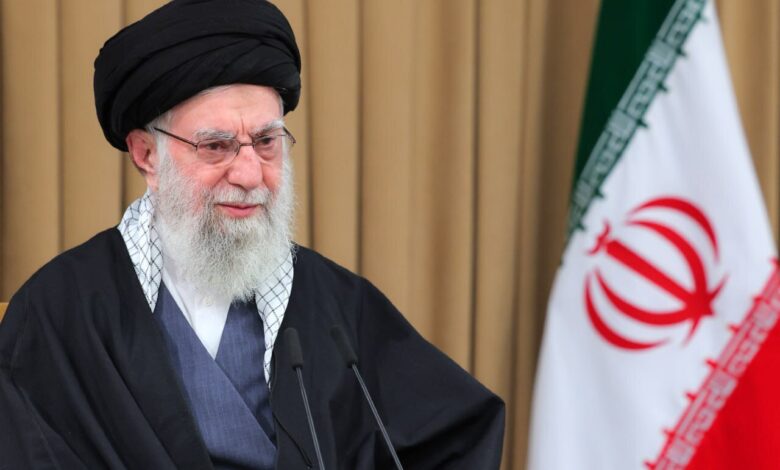 پیگیری وضعیت سلامت رضا امیرخانی از سوی رهبر معظم انقلاب - هشت صبح