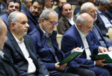 حضور پزشکیان در مراسم ختم خانواده سقاب اصفهانی - هشت صبح