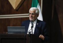 عارف: دانشگاه‌ها باید به نهاد علمی عمومی تبدیل شوند - هشت صبح