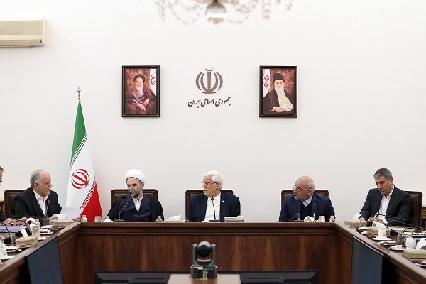 عارف: دولت با همکاری سایر قوا به دنبال پیروزی در جنگ اقتصادی است - هشت صبح