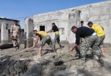 امدادرسانی نیروی دریایی ارتش به سیل‌زدگان بندر جاسک - هشت صبح