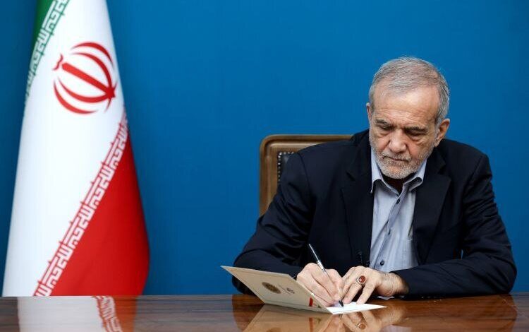 پزشکیان در پیامی درگذشت حاج محمد قمی را تسلیت گفت - هشت صبح