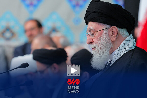 تصاویری متفاوت از محفل انس با قرآن کریم با حضور رهبر انقلاب - هشت صبح