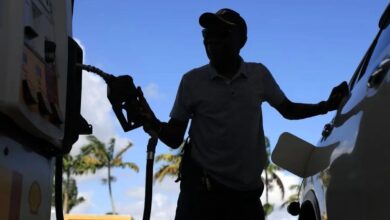 انجمن خودروسازان ایالات متحده: میانگین قیمت بنزین در آمریکا با افزایش ۵۱ درصدی، به ۴.۵ دلار برای هر گالن رسید/ ایالت‌های دموکرات بیشترین نرخ بنزین را تجربه می‌کنند، در حالی که ایالت‌های جمهوری‌خواه ارزان‌ترین قیمت‌ها را دارند