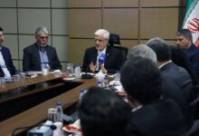 انتقاد عارف از رویکرد صداوسیما درباره محدودیت اینترنت: براساس نظرسنجی خود صداوسیما ۶۳ درصد مردم مخالف قطع اینترنت بین‌الملل هستند، اما در برنامه‌های این رسانه عمدتا از افرادی دعوت می‌شود که موافق محدودسازی اینترنت هستند / فردی که دو واحد کامپیوتر پاس نکرده به عنوان کارشناس اینترنت می‌آورند تلویزیون به عنوان مخالف اینترنت صحت می‌کند، با چه حقی؟