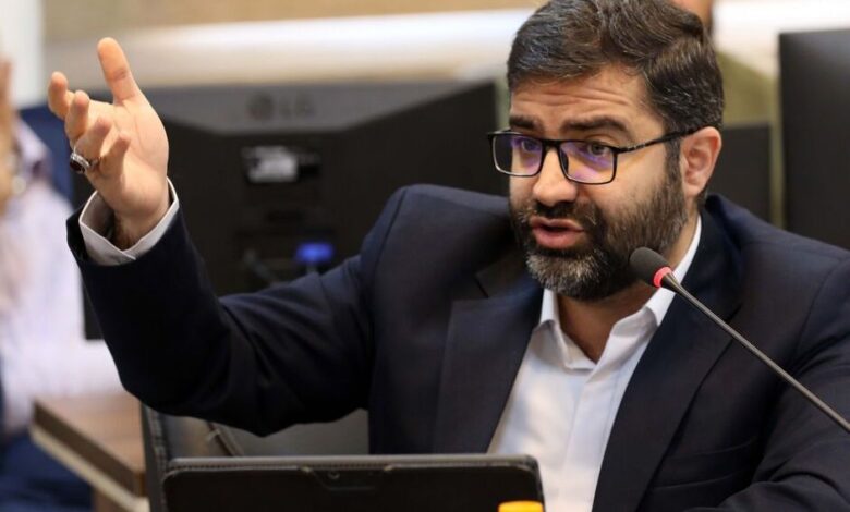 سقاب اصفهانی، معاون پزشکیان: در پیک تابستان احتمالا ۲۴ تا ۲۹ درصد تقاضای برق را نمی‌توانیم جواب بدهیم؛ این میزان با همه ظرفیت‌هایی که در سوخت‌های جایگزین تامین کنیم نیز قابل تامین نیست / حتی سناریوی بدبینانه را باید در این باره در نظر داشت / راهکارهای رفع ناترازی انرژی را طراحی کرده‌ایم