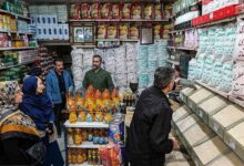 یک منبع: پرداخت کالابرگ حتی پیش از افزایش، با حدود ۱۴ همت ناترازی ماهانه روبه‌رو است/ اگر این افزایش با خلق پول همراه باشد، ممکن است چند ماه بعد اثر آن در قالب تورم جدید ظاهر شود/ دولت به‌دنبال تأمین منابع از محل کاهش برخی هزینه‌های داخلی و اولویت‌بندی بودجه‌ای است