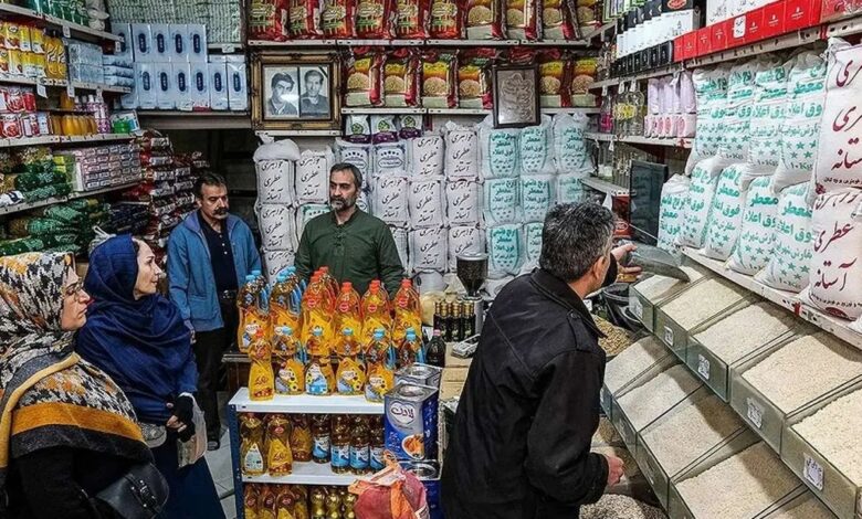 یک منبع: پرداخت کالابرگ حتی پیش از افزایش، با حدود ۱۴ همت ناترازی ماهانه روبهرو است/ اگر این افزایش با خلق پول همراه باشد، ممکن است چند ماه بعد اثر آن در قالب تورم جدید ظاهر شود/ دولت بهدنبال تأمین منابع از محل کاهش برخی هزینههای داخلی و اولویتبندی بودجهای است