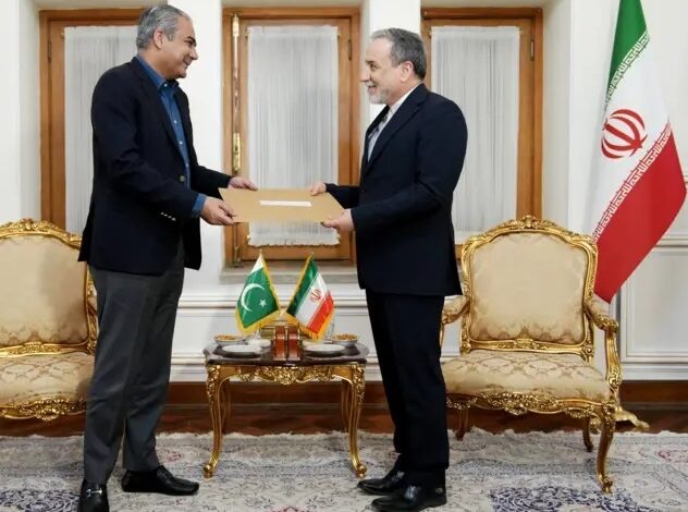 خبرگزاری دولت: تمامی خطوط قرمز تعیین شده از سوی رهبر انقلاب، آیتالله سید مجتبی خامنهای، در چارچوب نظارت مستمر شورای عالی امنیت ملی در متن مورد توجه قرار گرفته / متن نهایی تفاهمنامه تا زمان پذیرش قطعی آن توسط دو طرف منتشر نخواهد شد