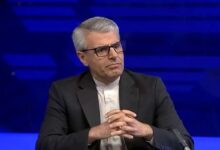 سخنگوی وزارت خارجه: جلسه نهادهای ذی‌ربط برای بررسی متن پیش نویس تفاهم اولیه در حال برگزاری است / درباره زمان، مکان و چگونگی نهایی شدن مذاکرات در این مرحله، باید منتظر تصمیم نهایی باشیم / هیچ‌یک از مطالب منتشرشده درباره محتوای مذاکرات را نمی‌توانم به صورت رسمی تأیید کنم