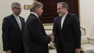 سناتور پاکستانی: نگارش پیش‌نویس توافق ایران و آمریکا، به طور کامل توسط عاصم منیر و روی لپتاپ شخصی‌اش انجام شده / عراقچی: تفاهم از راه دور به امضای دو طرف می‌رسد؛ ممکن است در چند روز آینده اتفاق بیفتد/ رویترز: امارات قرار است ۲۰ میلیارد دلار از پول‌های ایران را آزاد کند؛ ۳ میلیارد دلار آن تحویل داده شده