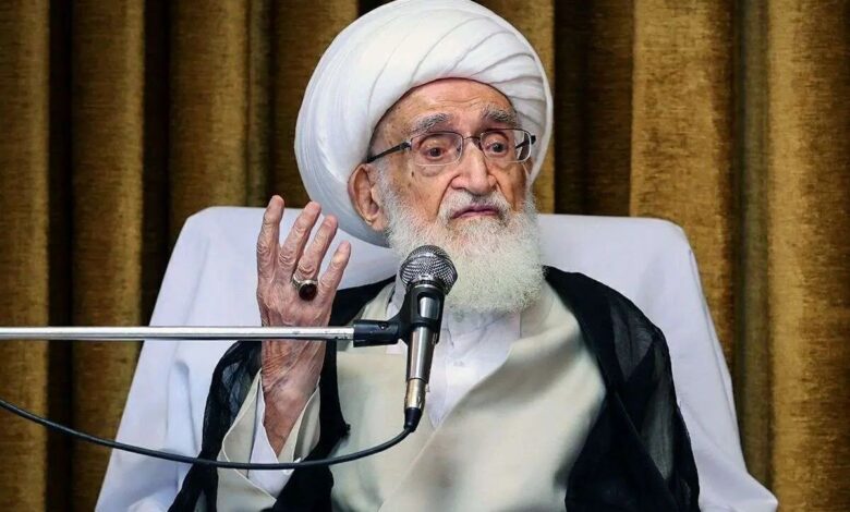 آیتالله نوری همدانی: در شرایط کنونی، بر طبل اختلاف کوبیده نشود/ از هر گونه گفتار، رفتار و اقدامی که موجب تضعیف وحدت میگردد، پرهیز شود/ مردم و مسئولان باید از گفتار و رفتاری که موجب سلب اعتماد عمومی میشود، دوری نمایند