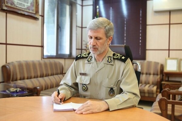 پیام تسلیت سرلشکر حاتمی به مناسبت درگذشت پدر دبیر شورای عالی امنیت ملی - هشت صبح