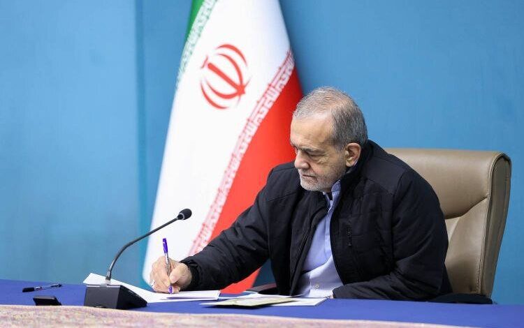 پزشکیان قهرمانی تیم کشتی آزاد نوجوانان در آسیا را تبریک گفت - هشت صبح