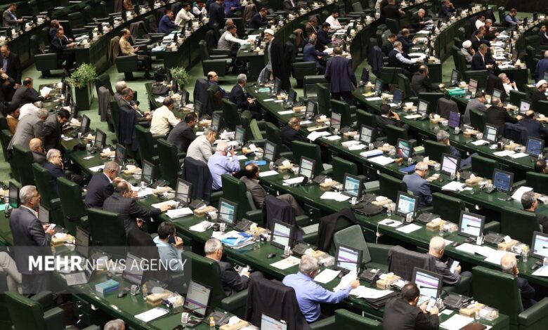 صحن علنی مجلس هفته پس از تشییع پیکر رهبر شهید انقلاب برگزار می‌شود - هشت صبح