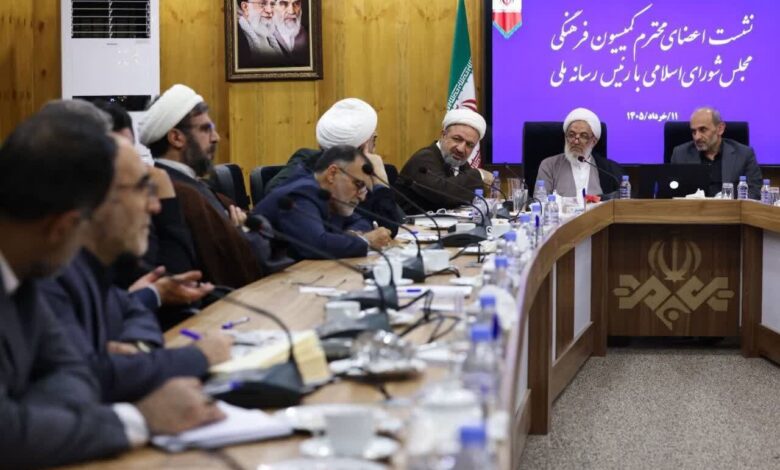 جزئیات نشست کمیسیون فرهنگی مجلس با رئیس رسانه ملی - هشت صبح
