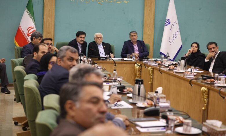 عارف: هنوز محرومیت‌زدایی به معنای واقعی اتفاق نیفتاده است‌ - هشت صبح