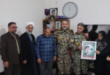 امیر سرتیپ الهامی با خانواده شهید احمد حسین‌نژاد دیدار کرد - هشت صبح