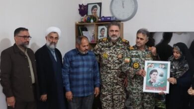 امیر سرتیپ الهامی با خانواده شهید احمد حسین‌نژاد دیدار کرد - هشت صبح