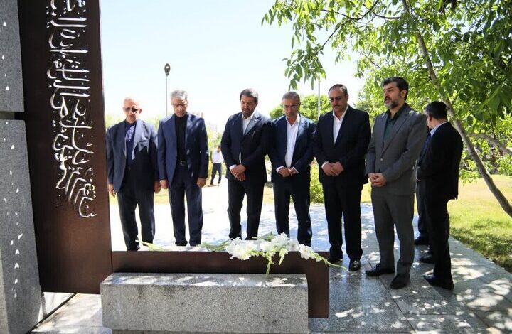 بقائی با امام جمعه و علمای همدان دیدار کرد