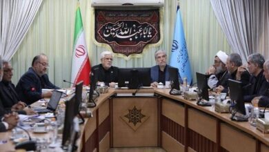 عارف: هیچ اعتمادی به دشمن نداریم - هشت صبح