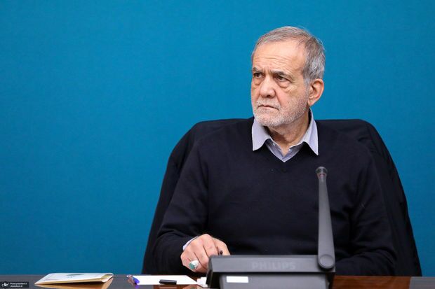 پزشکیان: اگر مردم را به صرفه‌جویی دعوت می‌کنیم، دولت باید پیشگام باشد / هدف دولت، استقرار نظام حکمرانی یکپارچه مدیریت مصرف انرژی است / نهضت بهینه‌سازی مصرف انرژی باید به فرهنگ عمومی کشور تبدیل شود