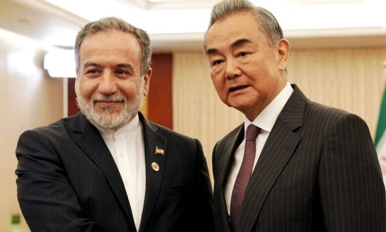 وزیر خارجه ایران جزییات یادداشت تفاهم اسلام آباد برای همتای چینی خود تشریح کرد / عراقچی: مسئولیت اجرای کامل و حسن اجرای مفاد این تفاهم، به‌ویژه در زمینه پایان دادن به جنگ در تمامی جبهه‌ها، بر عهده ایالات متحده آمریکاست / امیدوارم ایران و چین بتوانند از فرصت‌های این تفاهم نامه برای توسعه روابط خود به ویژه در حوزه‌های انرژی و اقتصادی بهره‌مند شوند
