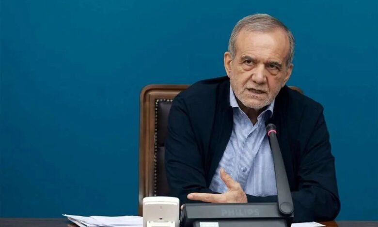 پزشکیان در واکنش به پیام رهبر انقلاب درباره توافق با آمریکا: این پیام همه اجزای مؤثر در فرآیند مذاکرات پیش رو را تبیین کرد/ اینجانب خود را متعهد به توجه حداکثری نسبت به دغدغه‌های معظم‌له می‌دانم/ با توجه حداکثری تیم مذاکراتی نسبت به جزئیات مذاکره، پیروزی بزرگی حاصل خواهد شد