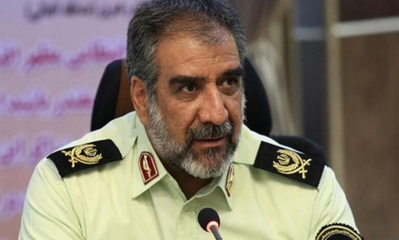 فرمانده انتظامی تهران بزرگ: دشمن تصور می‌کرد با حمله به مراکز انتظامی، توان پلیس برای مقابله با عوامل خود را کاهش می‌دهد / مأموران کنار خیابان‌ها، پارک‌ها، داخل خودرو‌ها و هر مکان ممکن به ارائه خدمات و تأمین امنیت مردم ادامه دادند / در مقطعی در جنگ حدود ۵۸ درصد کاهش سرقت‌ها را شاهد بودیم/ در پایتخت ۶۳ شهید تقدیم امنیت کشور شد