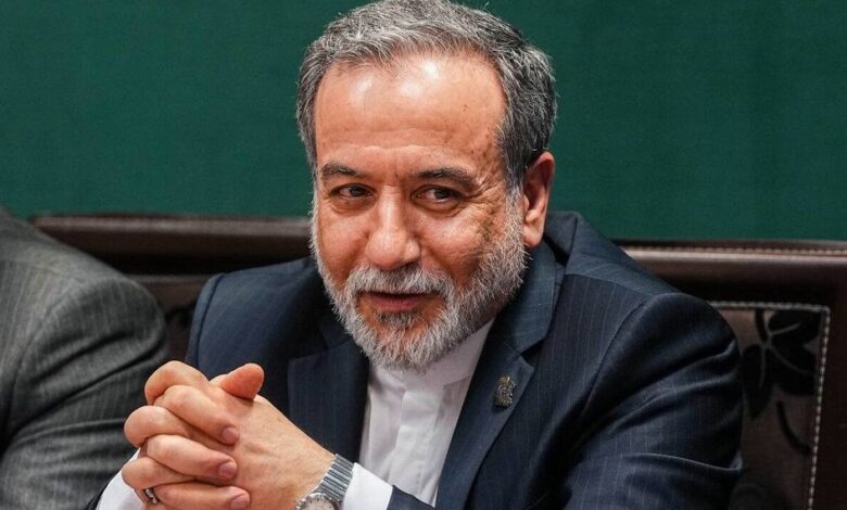 عراقچی: روز جمعه احتمالاً در کشور سوئیس تفاهمنامه بین روسای هیئت‌های مذاکره کننده ایران و آمریکا امضا شود / شب گذشته تفاهم‌نامه ای را با آمریکا به سرانجام رساندیم که بخشی از قسمت‌های آن از امروز و بخشی دیگر از روز جمعه و بعد از امضای نهایی و اصلی اجرایی می‌شود / این توافق می‌تواند راهگشایی‌های اقتصادی برای ما داشته باشد