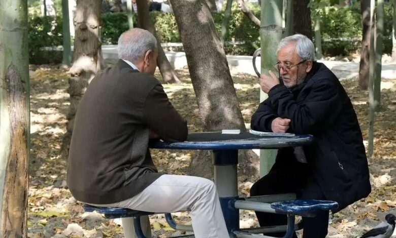 تأمین اجتماعی: بالغ بر ۲۰ همت برای پرداخت ۳۴۰ هزار وام ۶۰ میلیون تومانی به بازنشستگان و مستمری بگیران پیش‌بینی شده/ نرخ کارمزد تسهیلات اعطایی ۴ درصد و بازپرداخت آن ۲۴ ماهه است/ ثبت‌نام متقاضیان از تیر ماه آغاز می‌شود