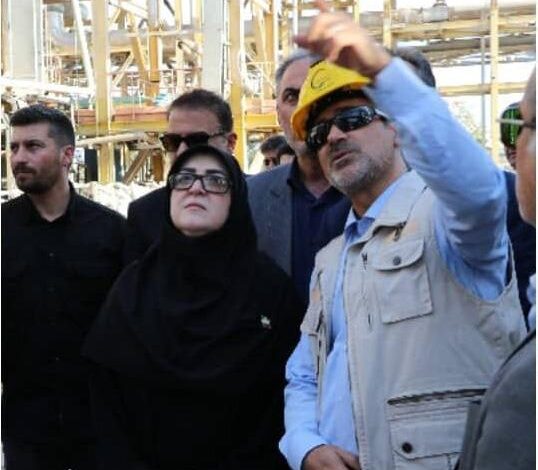 بازدید سخنگوی دولت از فجر انرژی؛ تأکید بر حمایت کامل دولت از بازسازی و تقدیر از فرماندهی میدان
