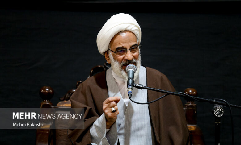 حاجی صادقی: رهبر شهید، تجلی دینداری واقعی و عامل حیات جامعه بود - هشت صبح