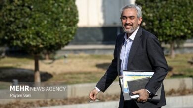 دیدار وزیر اقتصاد با اعضای تیم اعزامی کشورمان به المپیاد جهانی اقتصاد - هشت صبح