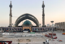 آماده سازی مصلی امام خمینی(ره) در آستانه مراسم وداع با رهبر شهید - هشت صبح