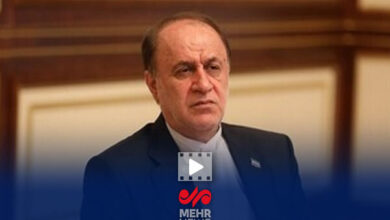 اصرار زیاد قائد امت برای دیدار با والدین ۲ شهید در همدان - هشت صبح