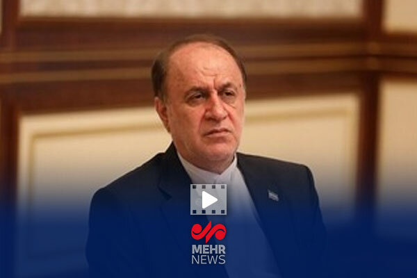 اصرار زیاد قائد امت برای دیدار با والدین ۲ شهید در همدان - هشت صبح